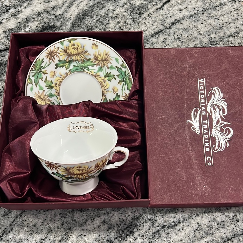 NEW VICTORIA TRADING COMPANY TEA CUP SET NOVEMEBRR